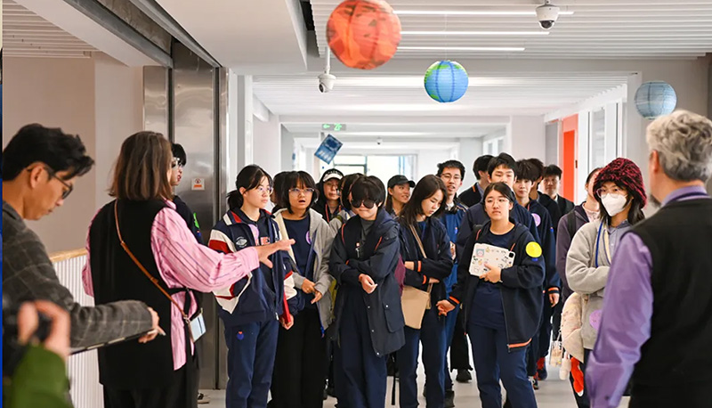 Experiencing the Future School