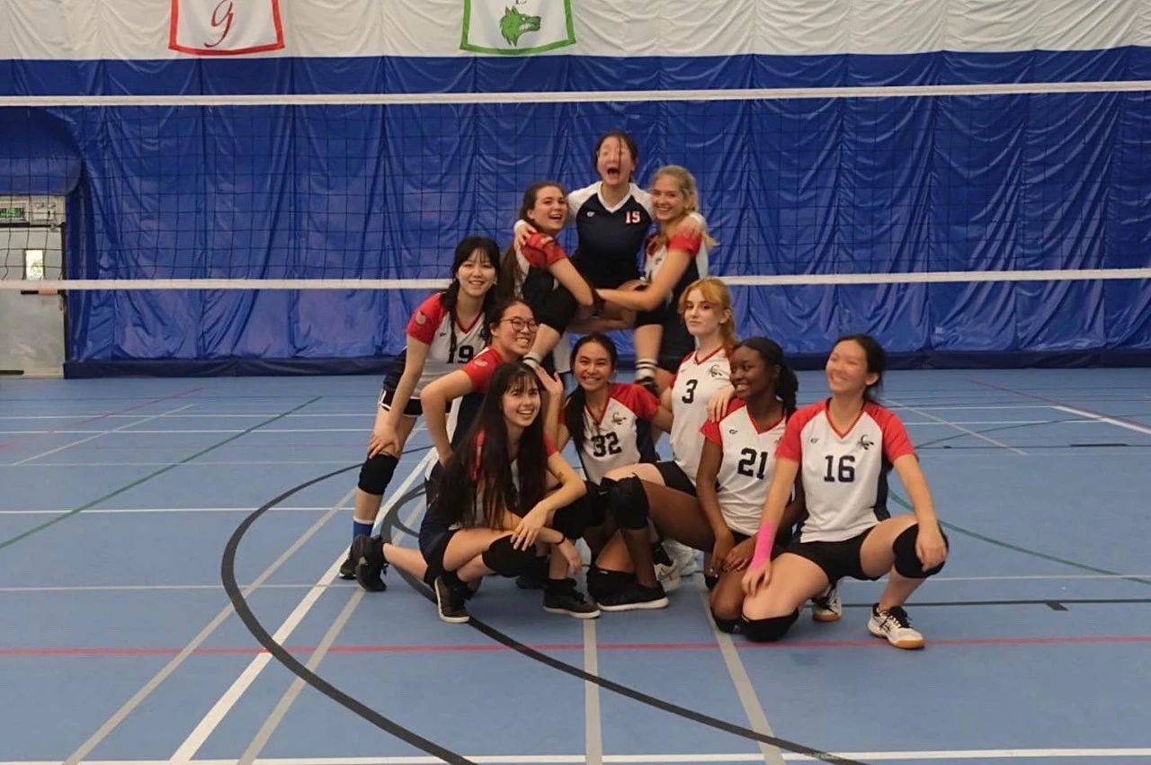 Charlie (far right) with her volleyball teammates