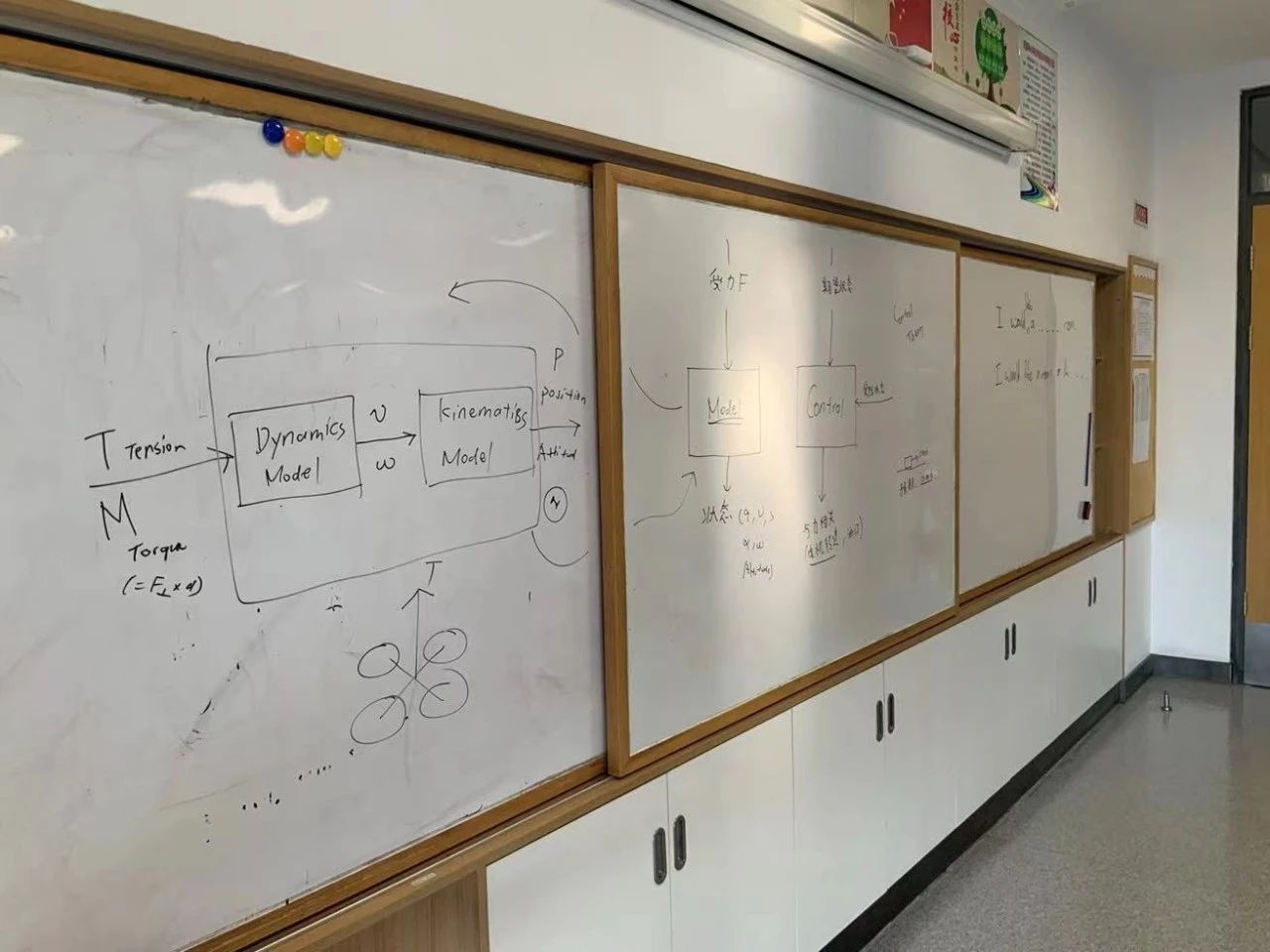 △Debby explained the purpose of modelling   on a whiteboard